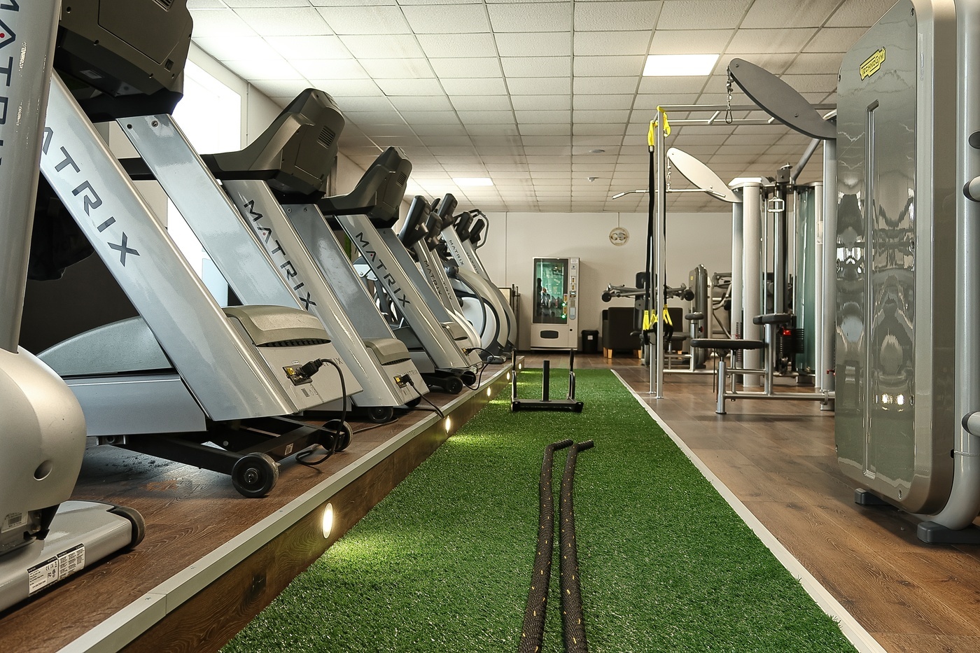 Cardio-Bereich mit Matrix Laufbändern